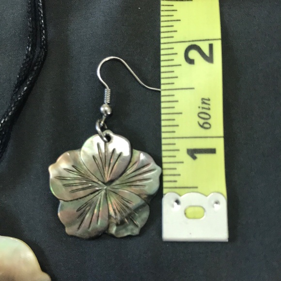 Shell necklace earrings set from Hawai’i - Picture 8 of 10